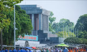 Thành kính dâng Người niềm kính yêu bất tận