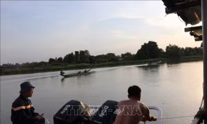 Vụ 3 thiếu niên đuối nước trên sông Sài Gòn: Đội 'người nhái' lặn tìm được thi thể đầu tiên