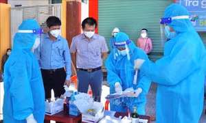 Cán bộ, đảng viên ở Quảng Bình nêu cao trách nhiệm trong mùa dịch