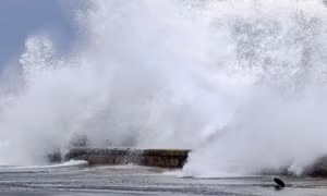 Bão Imelda nguy hiểm áp sát Bermuda
