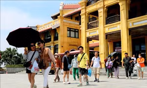 Quảng Ninh tăng sức hút du khách quốc tế dịp cuối năm
