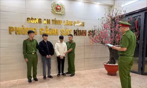 Bắt giữ 2 đối tượng cướp giật tại tiệm vàng đêm giao thừa