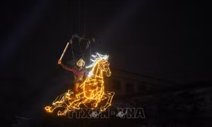 Níu chân du khách bằng show diễn thực cảnh giữa lòng di sản