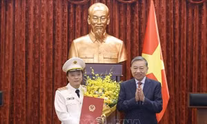 Trao quyết định thăng quân hàm Thượng tướng cho đồng chí Đặng Hồng Đức