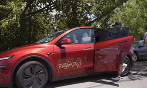 Robotaxi của Tesla chính thức lăn bánh