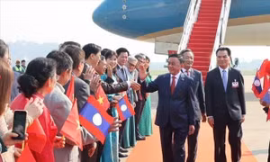Thường trực Ban Bí thư Trần Cẩm Tú đến Viêng Chăn, bắt đầu thăm chính thức Lào