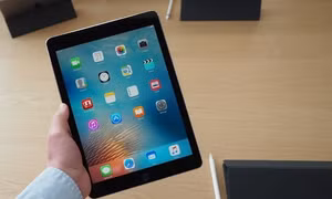 Lần đầu tiên iPad thay giấy tờ tại cuộc họp HĐND tỉnh Quảng Ninh