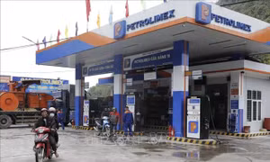Quỹ bình ổn giá xăng dầu Petrolimex tăng lên 2.070 tỷ đồng
