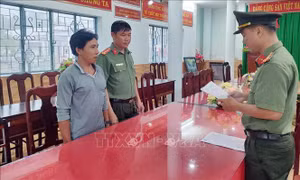 Khởi tố vụ án, bắt tạm giam đối tượng tổ chức cho người khác xuất cảnh trái phép