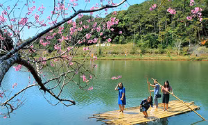 Khám phá 'vùng đất 7 hồ, 3 thác' giữa đại ngàn