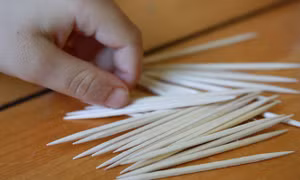Thủng ruột thừa vì vô tình nuốt tăm xỉa răng