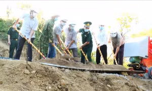 Xây dựng cầu vượt lũ cho đồng bào Rục nơi biên giới
