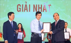 Thủ tướng Nguyễn Xuân Phúc dự Lễ trao Giải thưởng toàn quốc về thông tin đối ngoại năm 2018