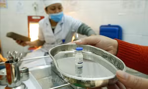 Bình Định dừng tiêm vắc xin ComBE Five sau vụ bé 2 tháng tuổi tử vong