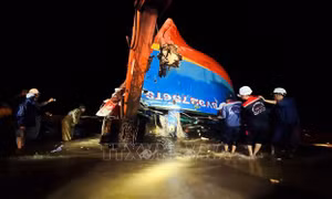 Phát hiện thêm nạn nhân vụ chìm hai tàu cá ở cửa biển sông Gianh