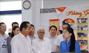 Chủ tịch UBND Thành phố Hồ Chí Minh kiểm tra công tác vận hành chính quyền tại phường Dĩ An