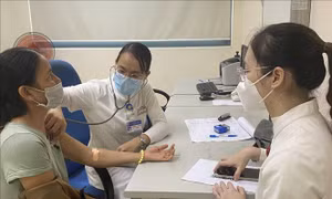 Khám sàng lọc miễn phí cho người dân có hoàn cảnh khó khăn tại Huế