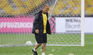 Đội tuyển Việt Nam làm quen sân Bukit Jalil