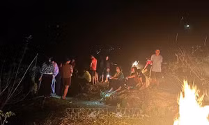 Nỗ lực tìm kiếm 2 học sinh mất tích nghi do đuối nước trên sông Nậm Mộ