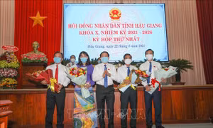Phê chuẩn Chủ tịch, Phó Chủ tịch Ủy ban nhân dân 9 tỉnh, thành phố