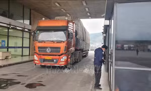Khôi phục hoạt động tại cửa khẩu quốc tế Lào Cai