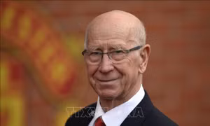 Huyền thoại bóng đá Anh Bobby Charlton qua đời ở tuổi 86