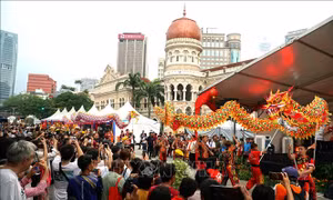 Lung linh sắc màu văn hóa tại lễ diễu hành nghệ thuật đường phố Kuala Lumpur