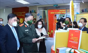 Giới thiệu cuốn sách 'Những điểm mới về an ninh quốc gia trong Văn kiện Đại hội XIII của Đảng'