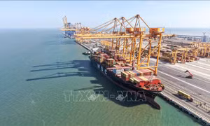 Chuyến tàu thương mại đầu tiên chính thức cập bến tại cầu cảng số 3, 4  tại Hải Phòng