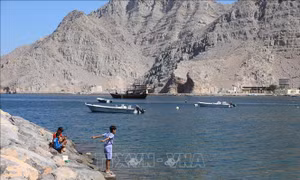 Iran và Oman thảo luận về eo biển Hormuz
