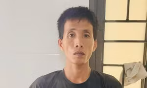 Khởi tố cha dượng bạo hành con riêng của vợ