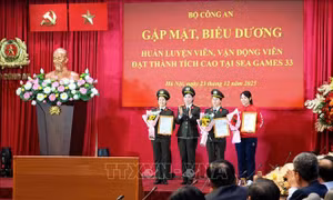 Kỷ lục gia SEA Games Trịnh Thu Vinh được tuyển dụng vào lực lượng Công an nhân dân