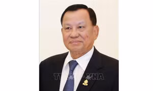 Chủ tịch Quốc hội Vương Đình Huệ chúc mừng Cố vấn tối cao trực tiếp của Quốc vương Campuchia