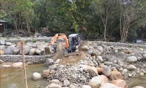 Đà Nẵng: Cưỡng chế tháo dỡ các công trình trái phép trên suối Lương