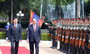 Lễ đón chính thức Chủ tịch nước Nguyễn Xuân Phúc và Phu nhân thăm hữu nghị chính thức Lào
