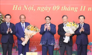 Thủ tướng Phạm Minh Chính trao Huy hiệu Đảng cho các nguyên Phó Thủ tướng Chính phủ