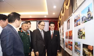 Bộ trưởng Ngoại giao Lê Hoài Trung dự chiêu đãi mừng Đại hội IX Đảng Lao động Triều Tiên
