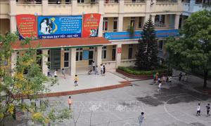 Vụ bỏ quên học sinh lớp 4 trên xe ô tô ở Hà Nội: Chấn chỉnh quy trình đưa đón học sinh