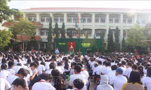 Phụ huynh 'choáng váng' với các khoản thu đầu năm học