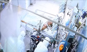 Tình hình COVID-19 ngày 12/7: TP Hồ Chí Minh vượt mốc 13.000 ca bệnh; Hà Nội siết quy định người vào thành phố, dừng hoạt động quán ăn tại chỗ, cắt tóc