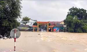 Mưa lớn gây ngập úng cục bộ, Hà Tĩnh cho hàng nghìn học sinh nghỉ học