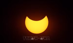 Nhật thực một phần hướng về phía Ấn Độ