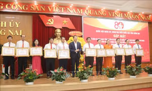 Tranh luận, chất vấn thẳng thắn những vấn đề 'nóng' được dư luận quan tâm