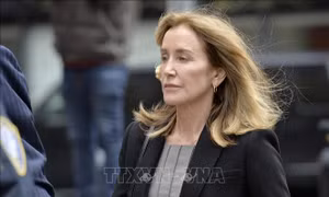 Bê bối 'chạy trường' tại Mỹ: Nữ diễn viên Felicity Huffman nhận tội
