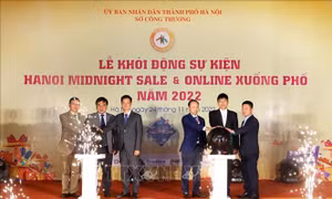 Khởi động sự kiện 'Hà Nội đêm không ngủ' và 'Online xuống phố'