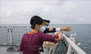 Vụ máy bay rơi tại Indonesia: Tưởng niệm các nạn nhân trên biển