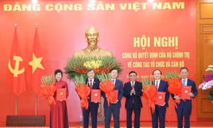 Hội nghị công bố Quyết định của Bộ Chính trị về công tác tổ chức và cán bộ của 5 cơ quan