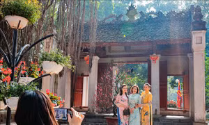 Du xuân, đi lễ Tứ trấn Thăng Long