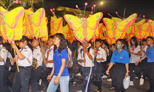 Rực rỡ sắc màu Lễ hội Trung thu Phan Thiết