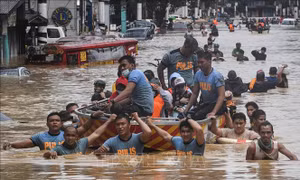 Lũ lụt gây tê liệt vùng thủ đô Manila và nhiều khu vực ở Philippines